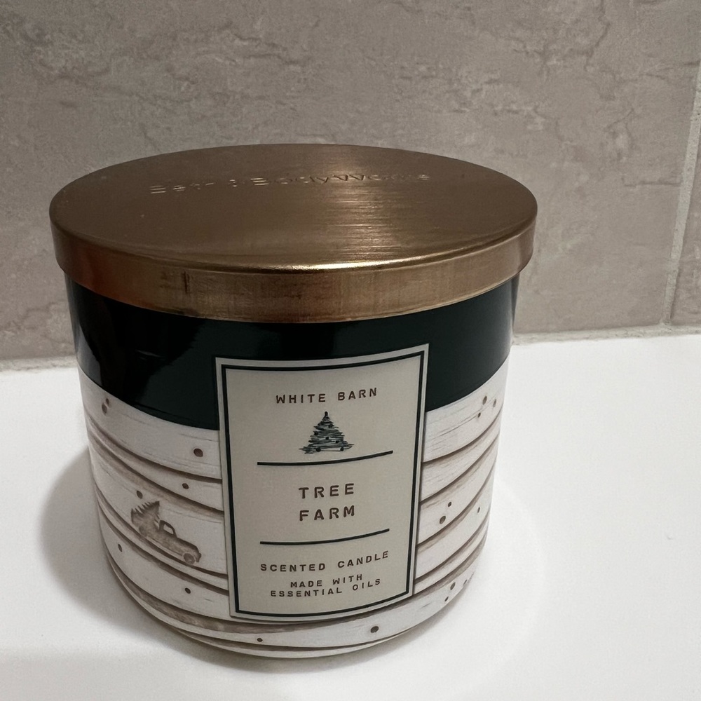 Bath & Body Works 3 wick candle: Tree Farm NEW